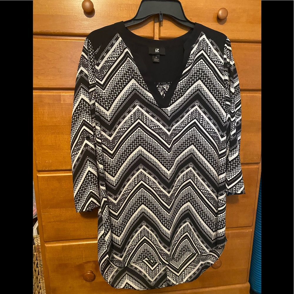 Iz Byer Chevron Blk/Wht Top